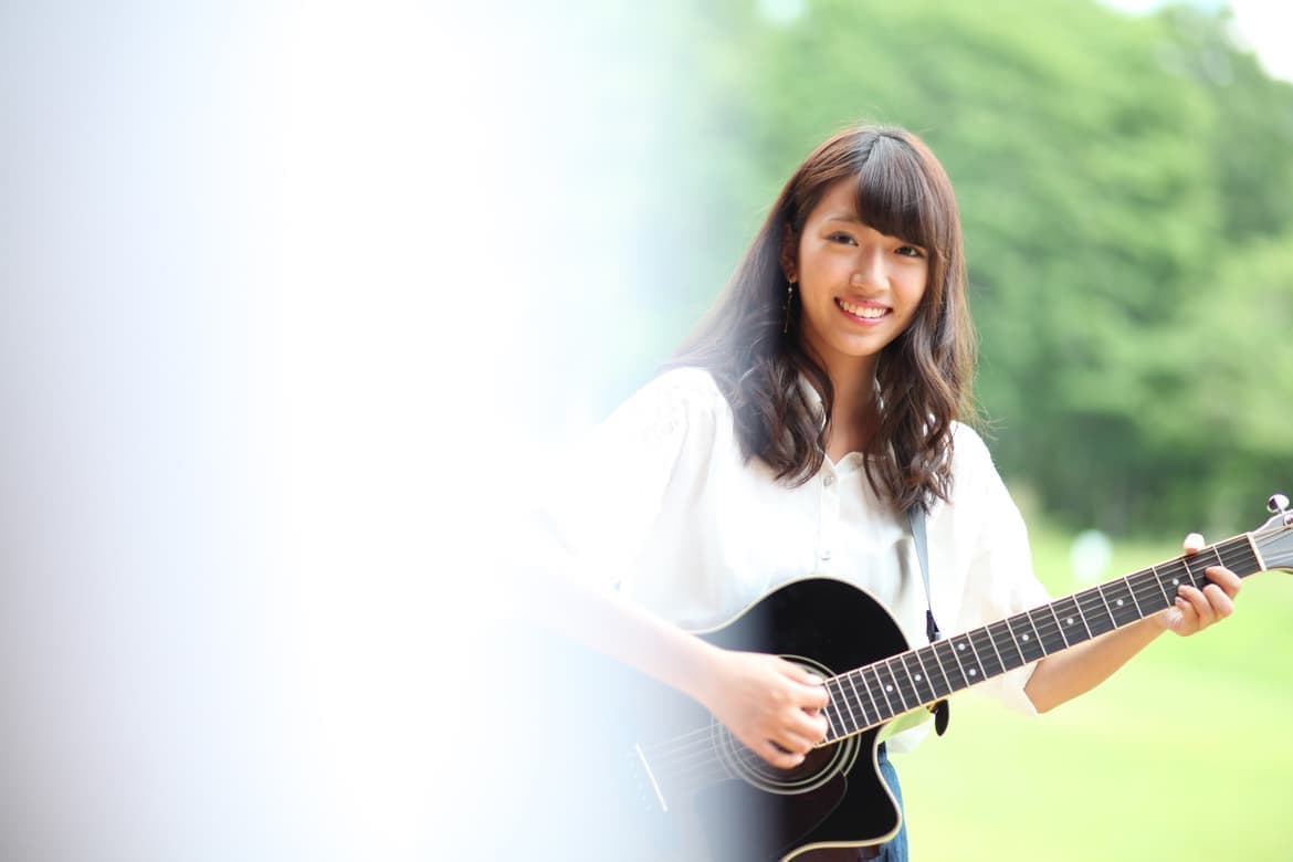 川合里奈とギター1
